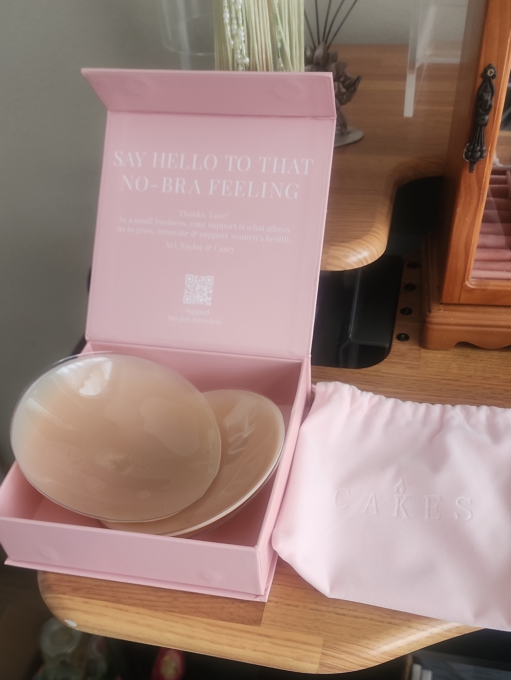 Cake Nude Adhesive Silicone Bandeau Cups with Pink Gift Box